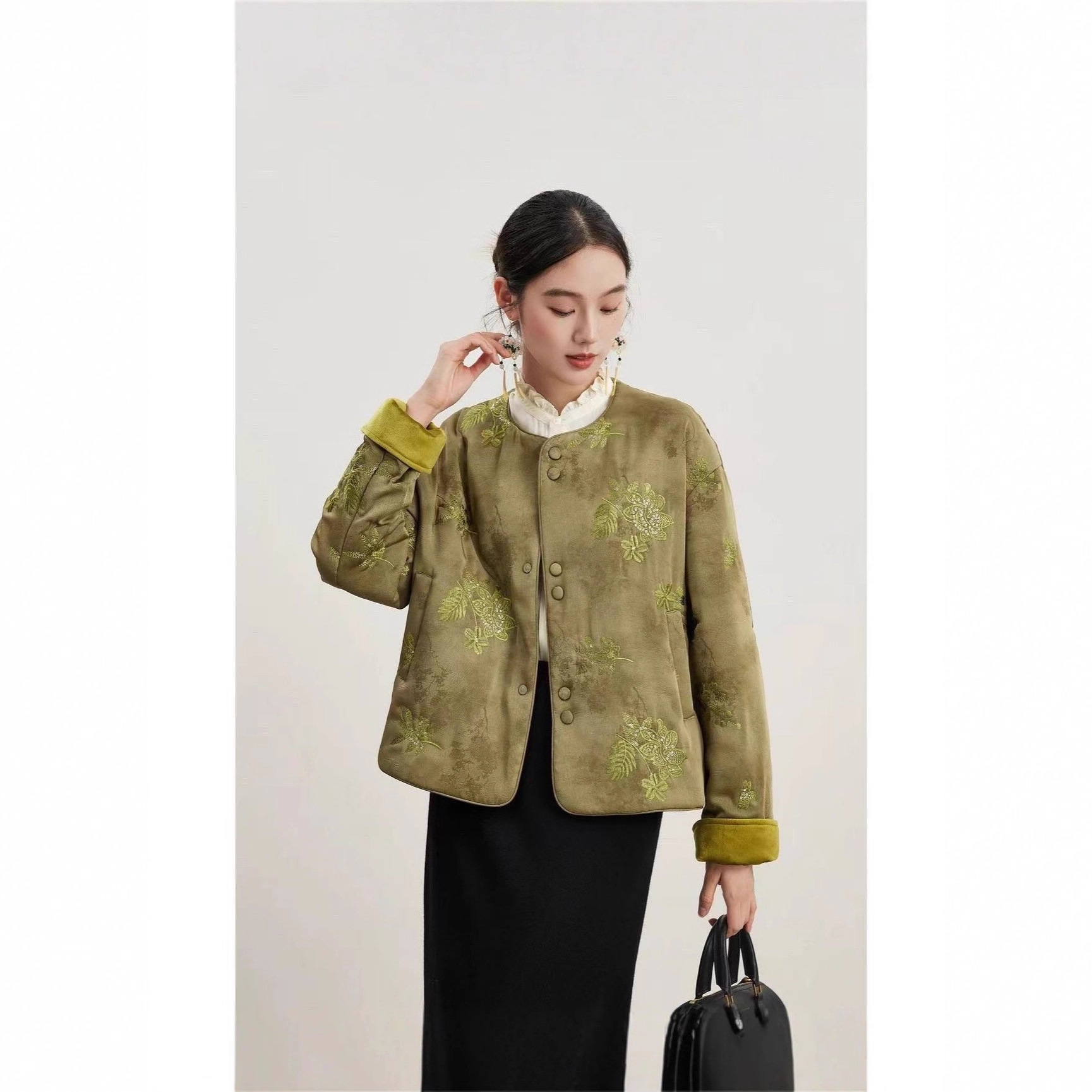 New Chinese-style women's coat, cotton-padded jacket, winter new retro heavy embroidery short top, cotton-padded jacket Specification image