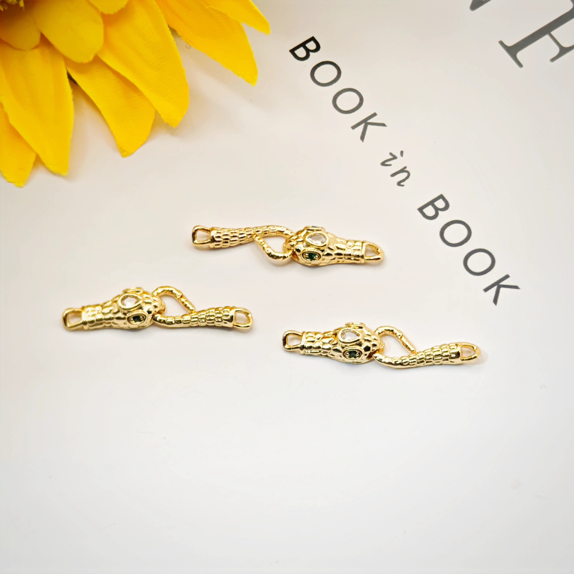 diy handcrafted snake head pearl buckle and snake tail hook buckle accessory for the Year of the Snake with high color retention, 14K gold inlaid with zirconium Specification image