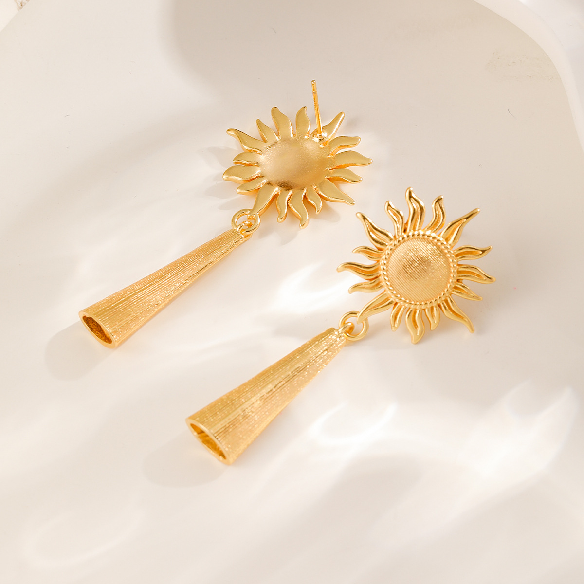 Nasha Cross-border exclusive copper-plated 18K real gold sunrise tassel earrings for women, casual and versatile earrings, exuding a sense of elegance and sophistication Specification image