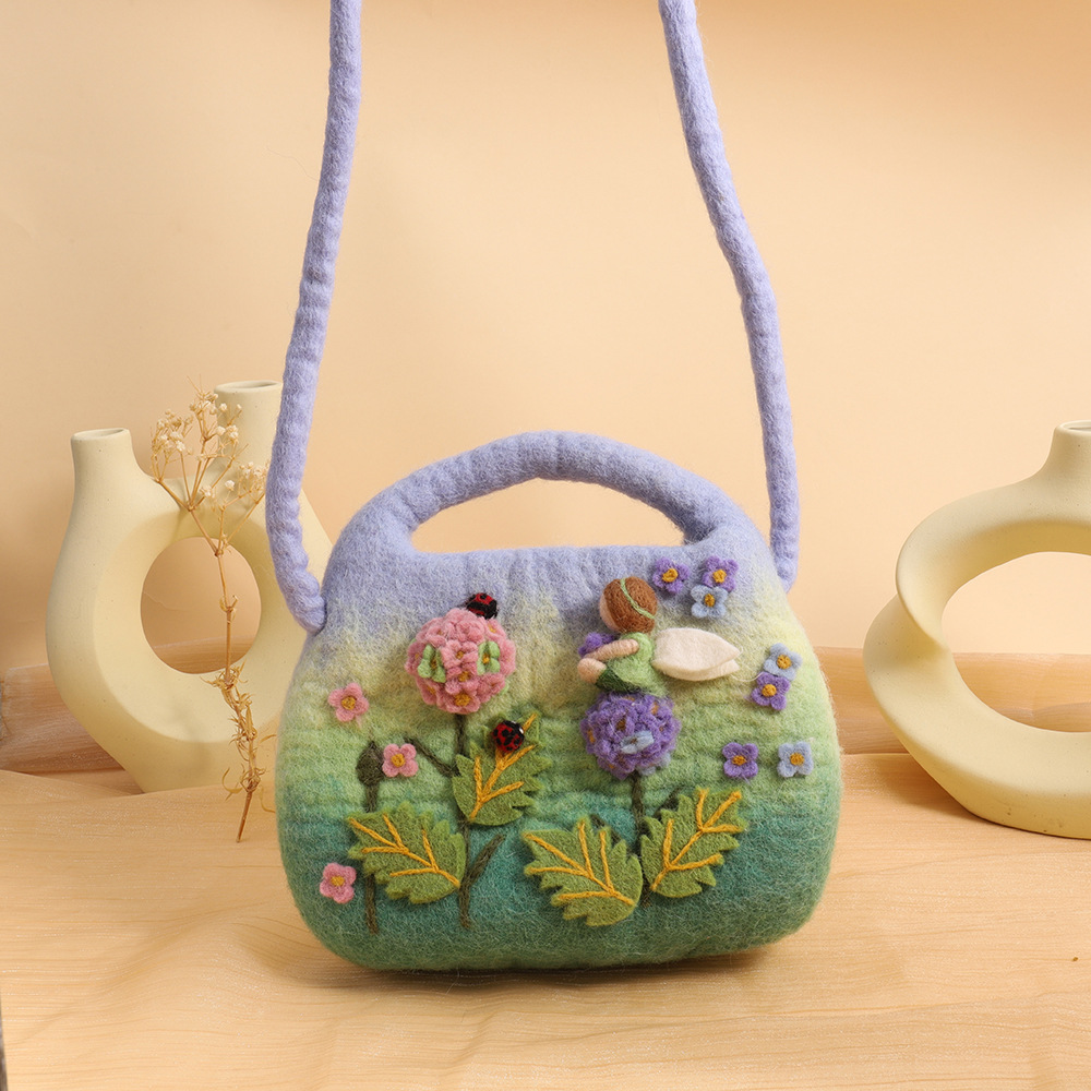 Cute flower-patterned crossbody bag, Nepalese handcrafted wool felt bag, exquisite three-dimensional animal heavy industry felt bag