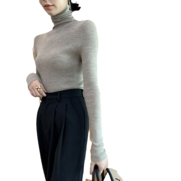 A stylish and fashionable semi-high-neck knitted top for women in autumn and winter. It's a slimming long-sleeved top with a mid-neck and a sweater underneath Item Picture