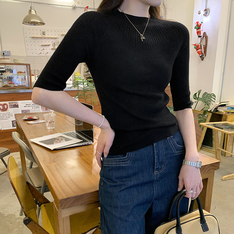 This Korean high-end, super good-looking off-the-shoulder, mid-sleeved knitted sweater is a new slimming top for women in Spring/Summer 2025 details Picture