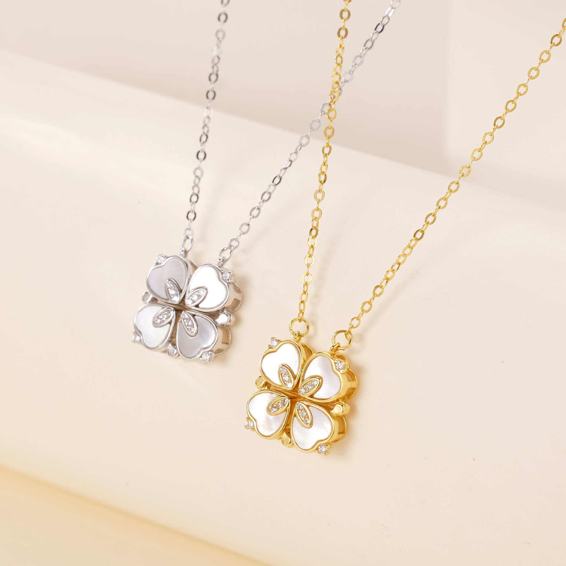 S925 sterling silver heart-shaped mother-of-pearl Heart-stirring four-leaf Clover Necklace, fashionable and versatile, four-heart high-end collarbone chain wholesale details Picture