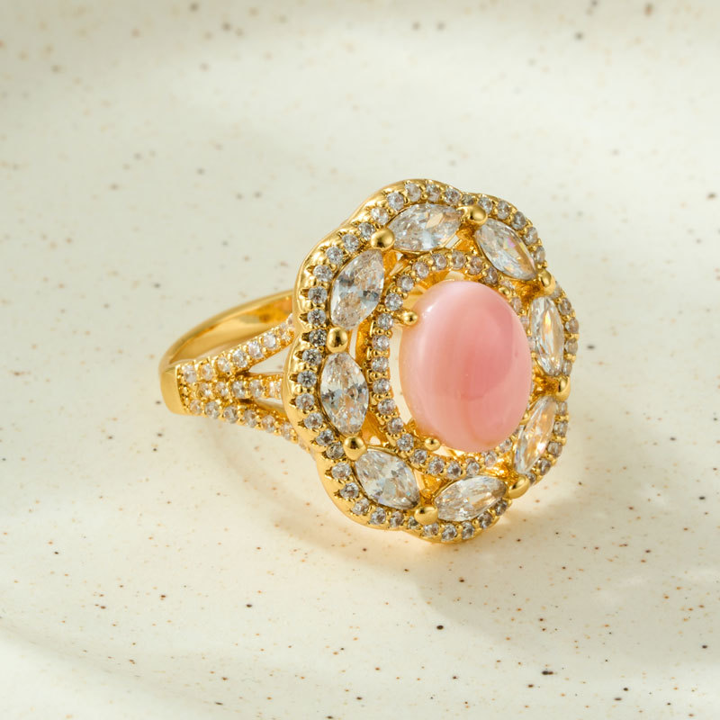 Luxurious and high-end pink Queen shell open ring, copper alloy, real gold electroplated with zircon, exquisite adjustable ring Application Scenario