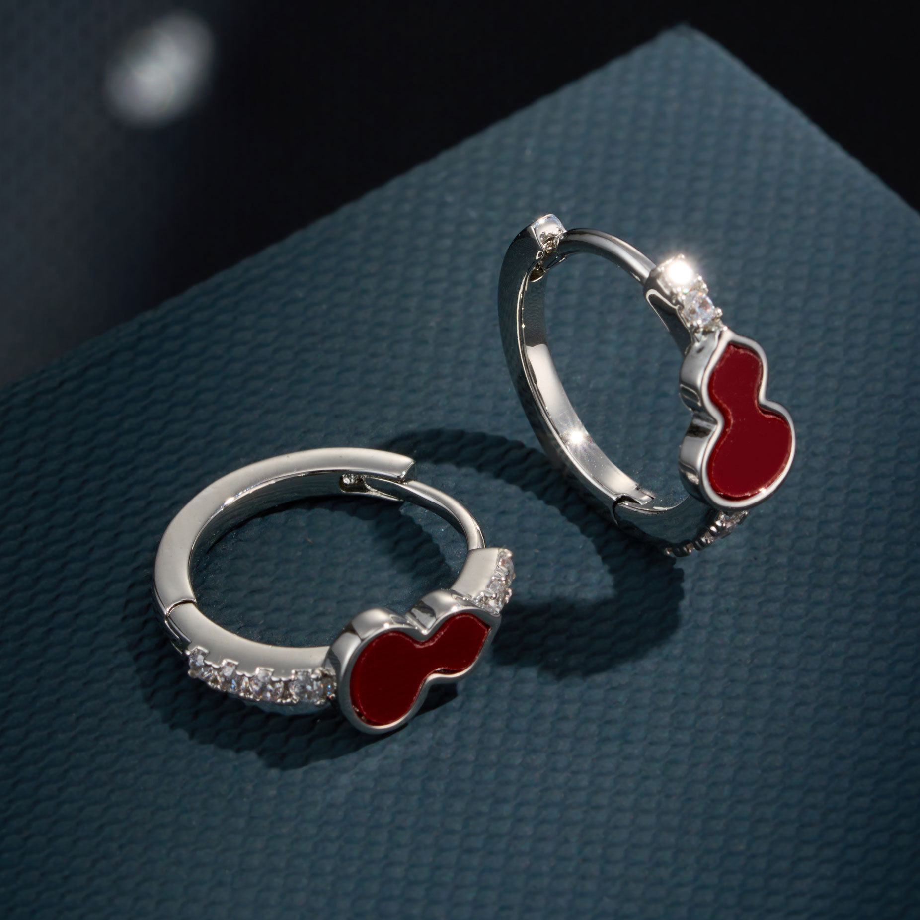 New Chinese-style national trend gourd earrings, copper alloy, real gold electroplated, zircon resin inlaid, light luxury and high-end earring earrings Application Scenario