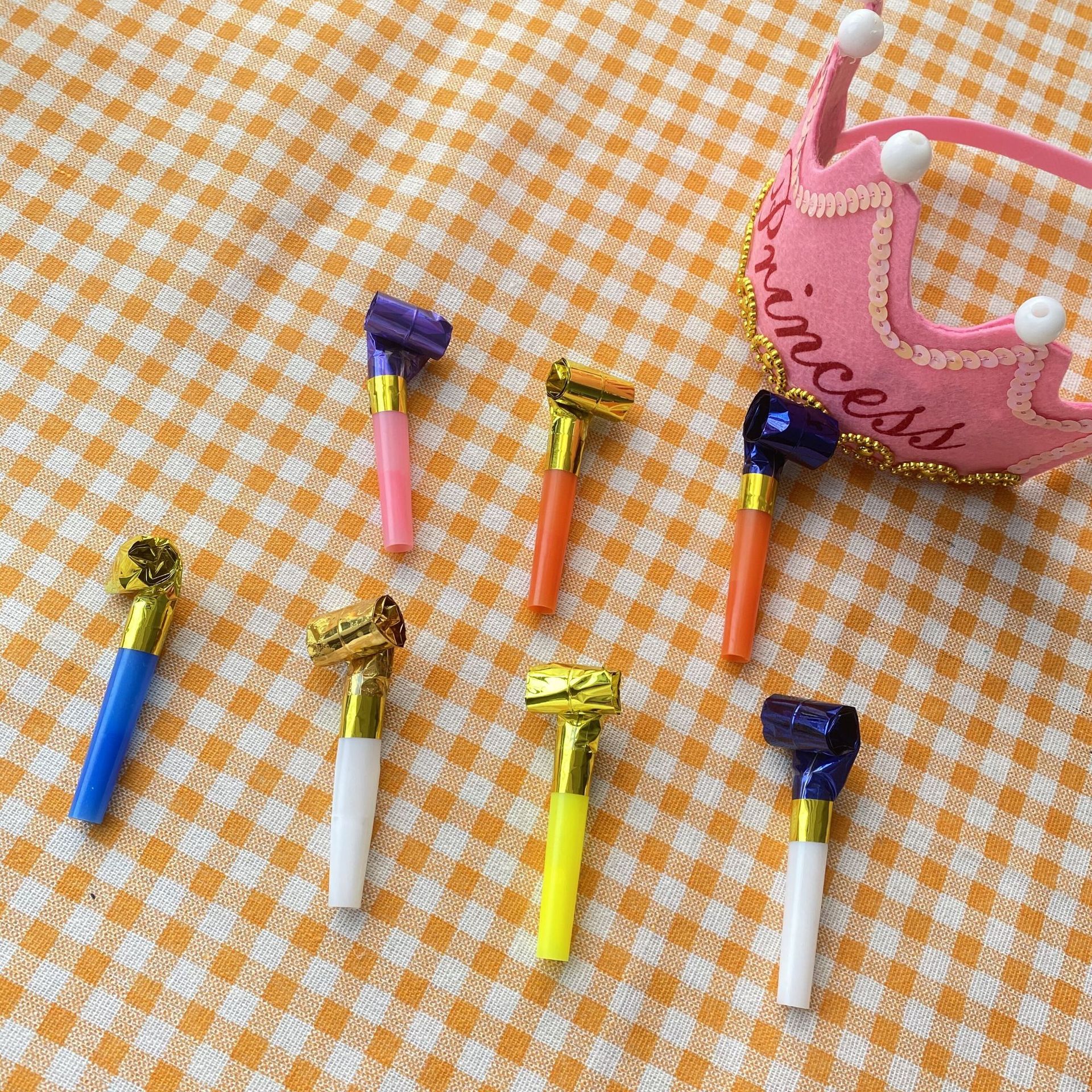 Children's toy, blowing dragon, birthday party props, little blowing dragon whistle, plastic horn blowing, rolling gold paper blowing dragon