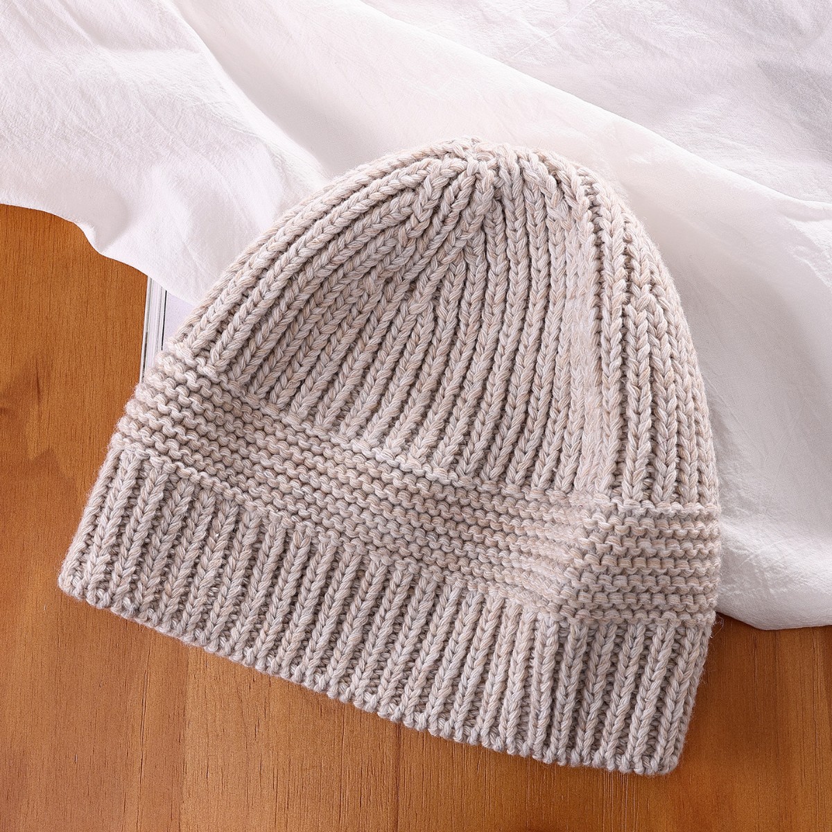 Korean retro mixed-color knitted cap for women in autumn and winter, Korean style, versatile, warm, ear-protecting woolen cap, face-enhancing small headscarf, cold cap Specification image