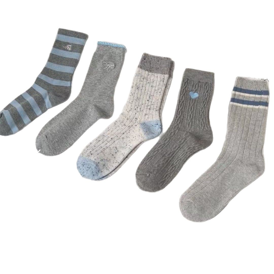 New spring and summer socks in grey series: Super versatile women's socks, simple style cotton socks, warm and comfortable mid-calf fashionable push-pull socks Item Picture