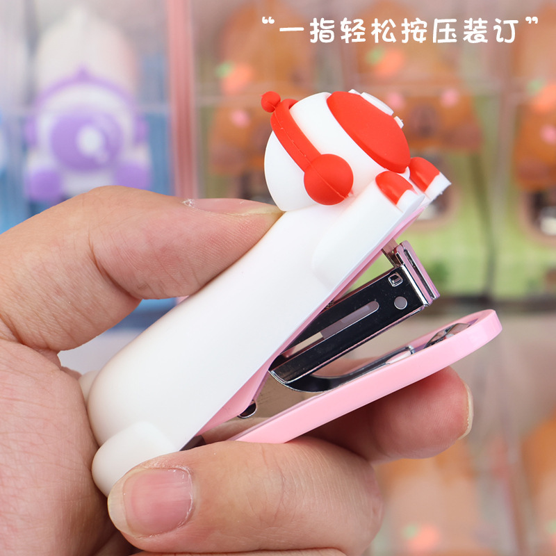 Creative cartoon astronaut shaped stapler, cute silicone creative stapler, student small size binding machine Specification drawing