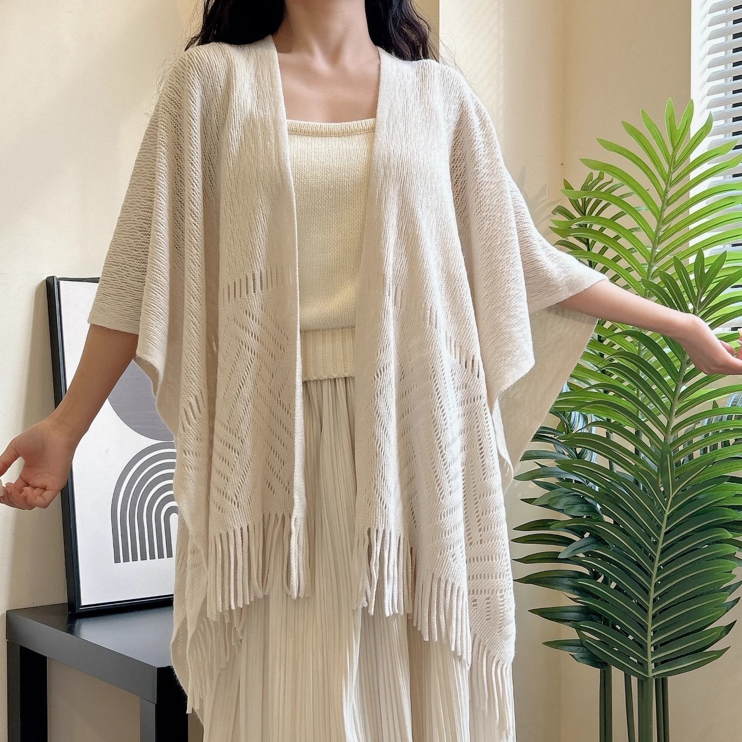 One-piece consignment for air-conditioned rooms in 2025, thin office summer shawl, women's hollowed-out autumn and winter fashion outerwear, cheongsam, white cape style, street stall wholesale details Picture