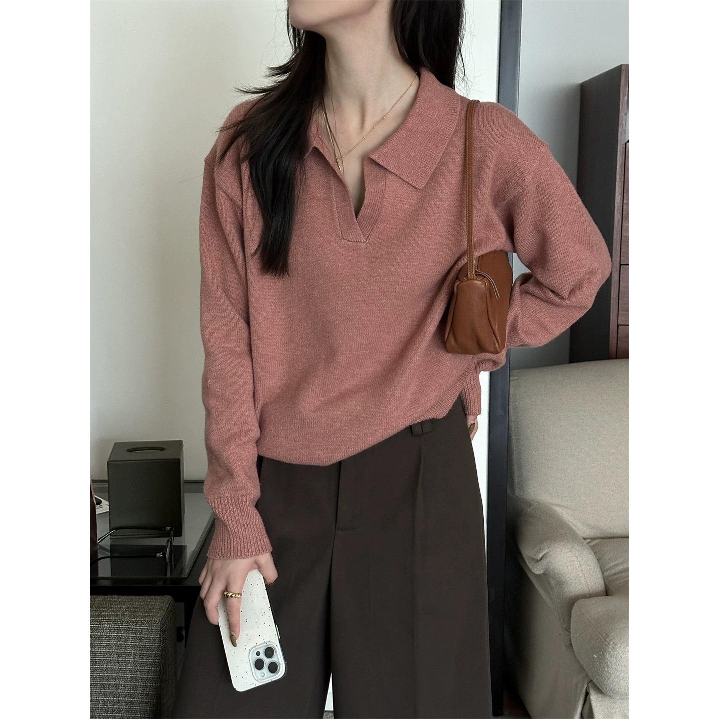 A grey lapel sweater for women's wear, paired with a polo knitted sweater, is a new autumn/winter 2025 base layer and an early autumn Korean-style top Application Scenario