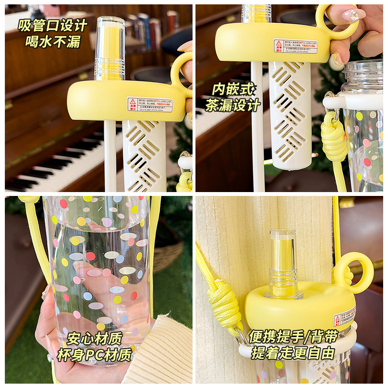Pink and red straw cup, children's plastic water cup, cartoon slanted cross cup Application Scenario