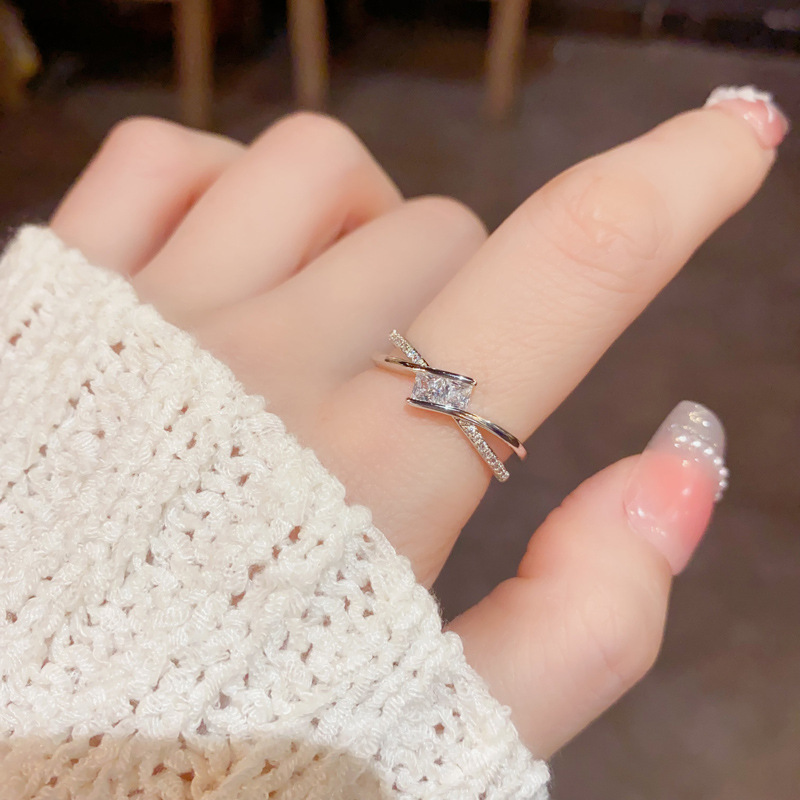 Light luxury and fashionable zircon open ring, a niche design for women, a high-end silver food ring, an InS-style jewelry accessory Specification image