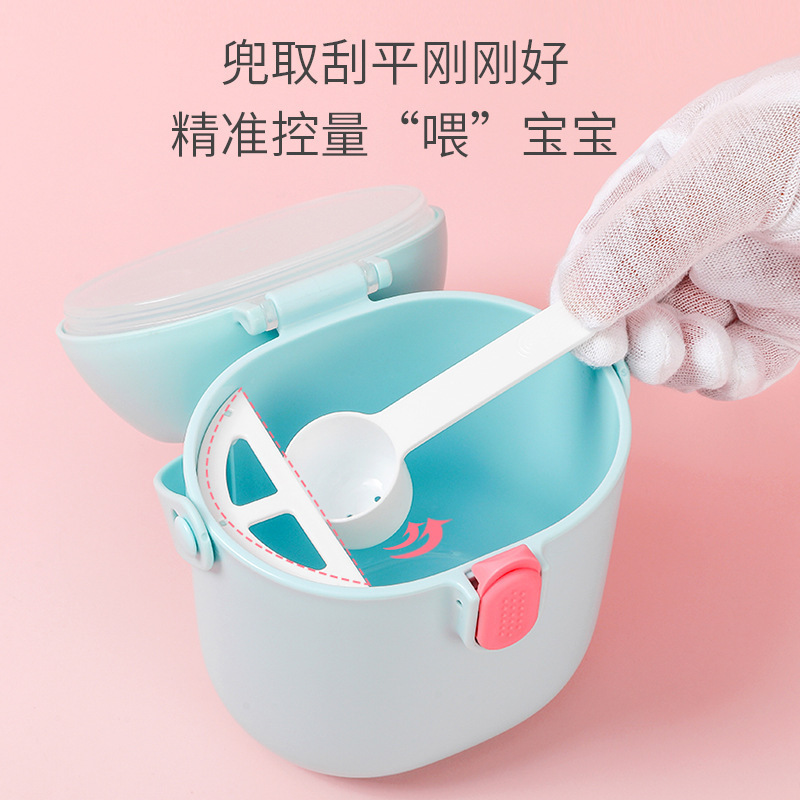 Infant formula milk powder box, portable hand-held large-capacity storage tank for going out, home sealed and fresh-keeping complementary food storage box Application Scenario