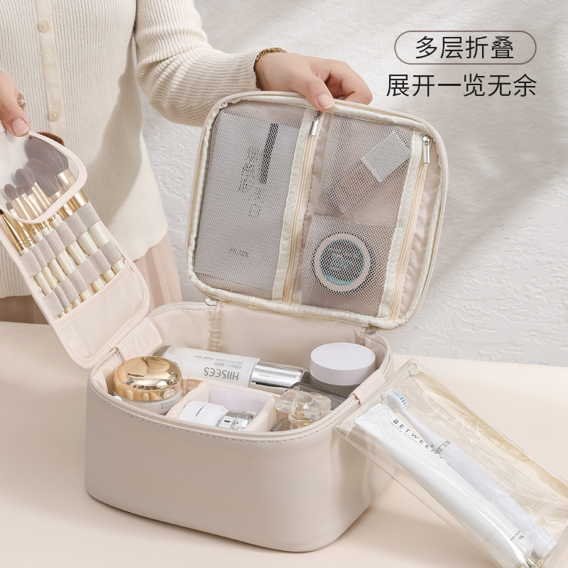 New light luxury makeup bag, portable large-capacity travel toiletry bag, multi-compartment hand-held cosmetics and makeup bag Application Scenario