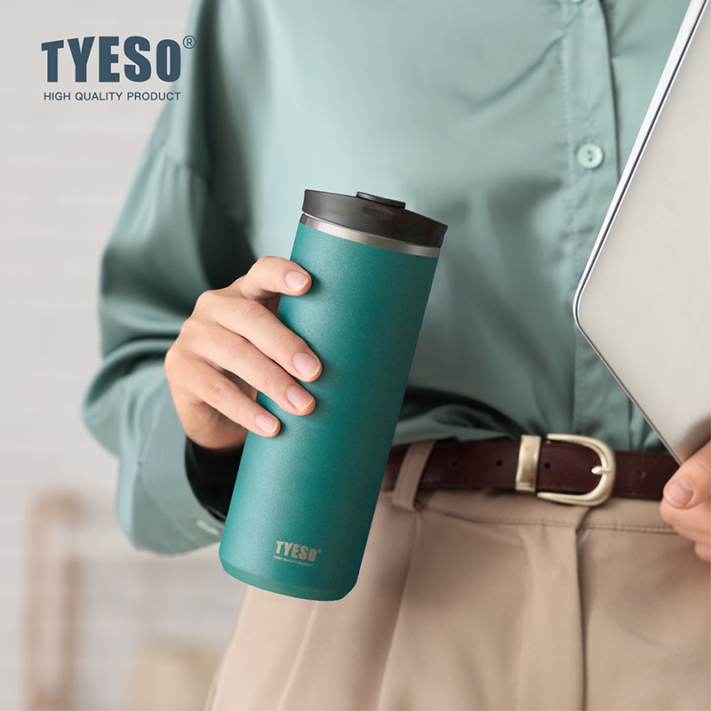 TYESO/ Taishuo Portable French Press Cup, a light luxury office car travel cold brew tea and coffee cup with heat and cold preservation Application Scenario