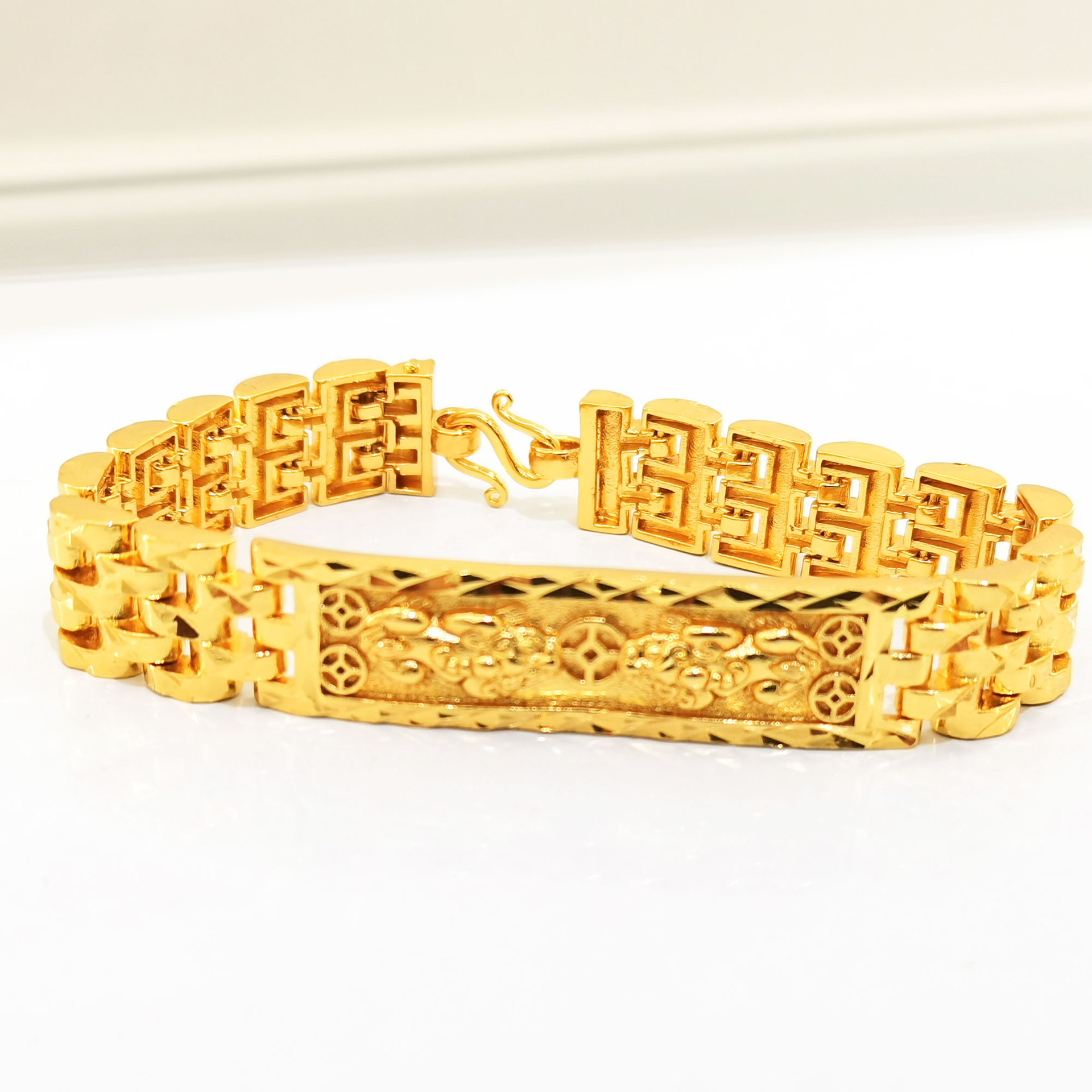 Xiangyunlong PI Xiu Long Feng brand bracelet for men, a light luxury and fashionable copper gold-plated watch bracelet accessory details Picture
