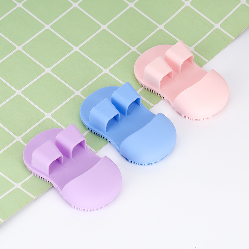 Mini finger facial cleansing brush, soft bristle silicone brush, massage the tip and sides of the nose, clean pores, remove makeup, facial cleansing brush for washing the face Application Scenario