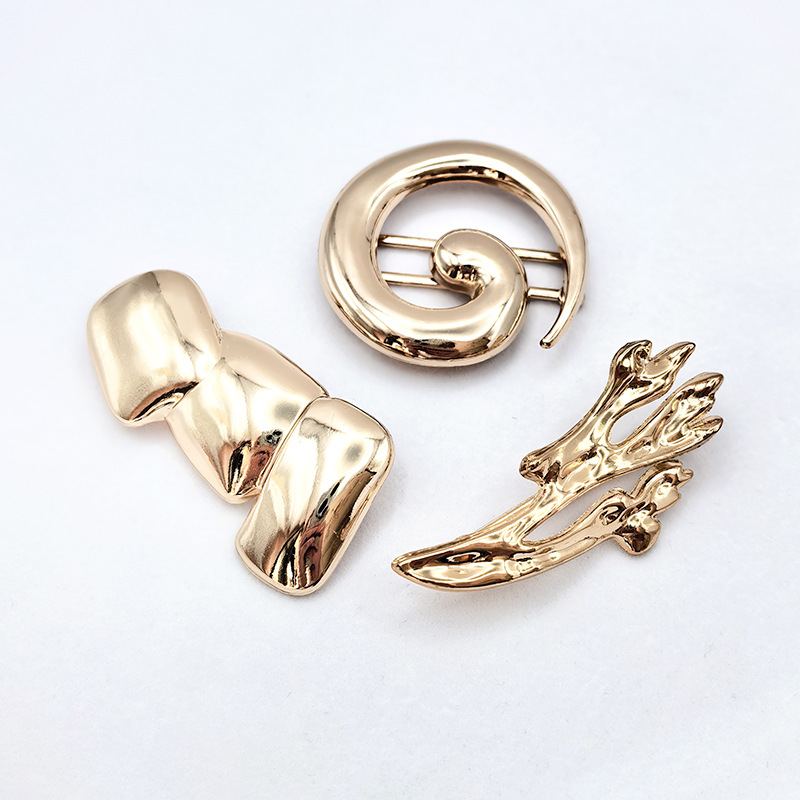 New alloy metal chest connection buckle, fashionable underwear swimsuit decorative button, irregular and irregular-shaped accessory button details Picture