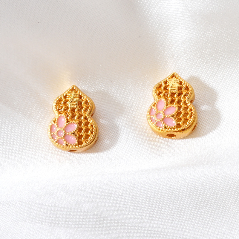 Ancient-style sand gold color-preserving peach blossom gourd beaded bracelet, petal bracelet, beaded necklace, pendant diy accessories Application Scenario