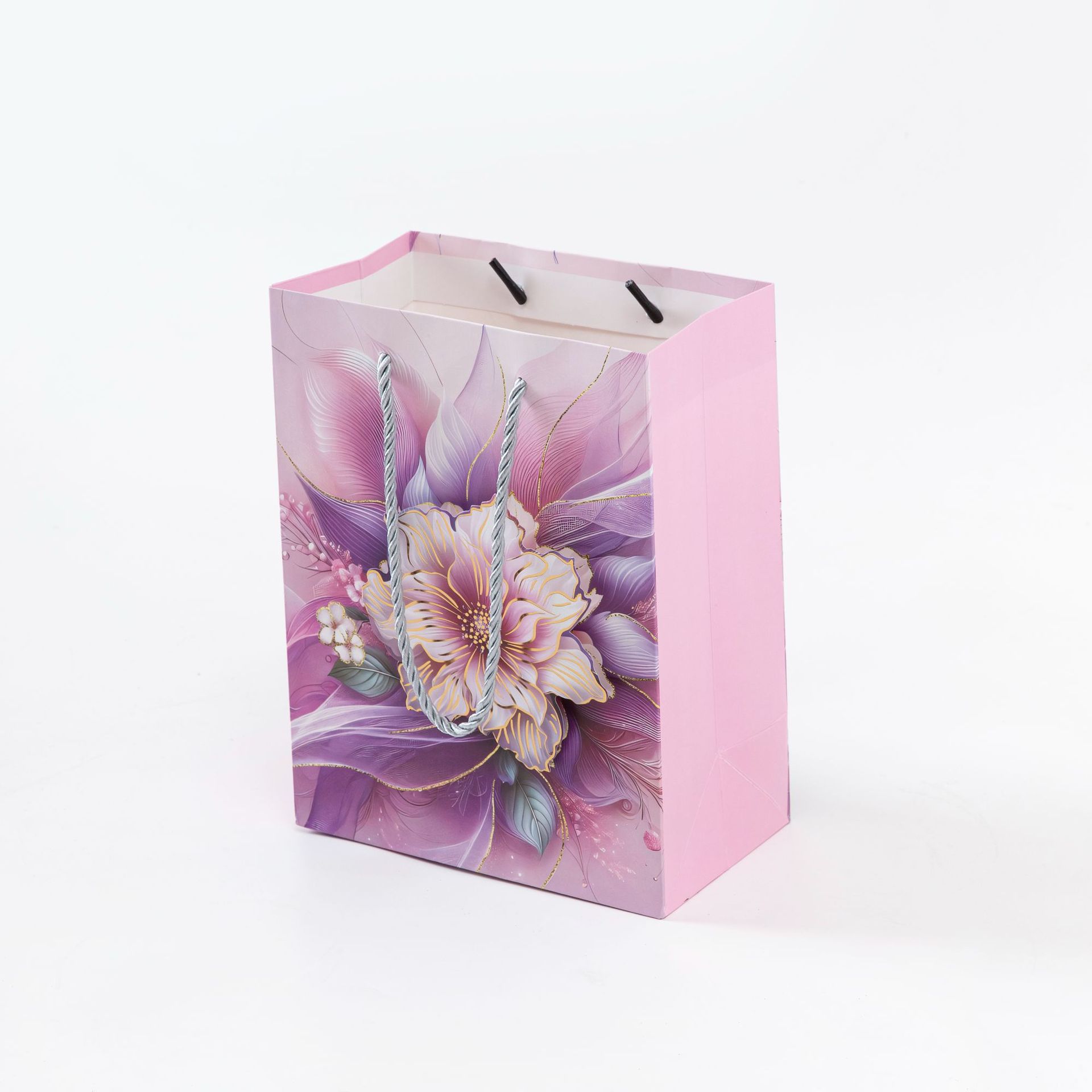 New cross-border creative hand-held souvenirs, white cardstock gift bags, flower series, party, festival, birthday, Mother's Day gift bags packaging Application Scenario