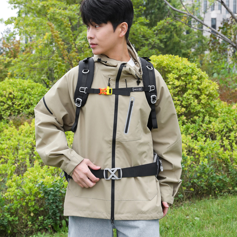 2026 New short travel, leisure, outdoor hiking backpack with large capacity, trendy backpack for camping and hiking in the wild Application Scenario