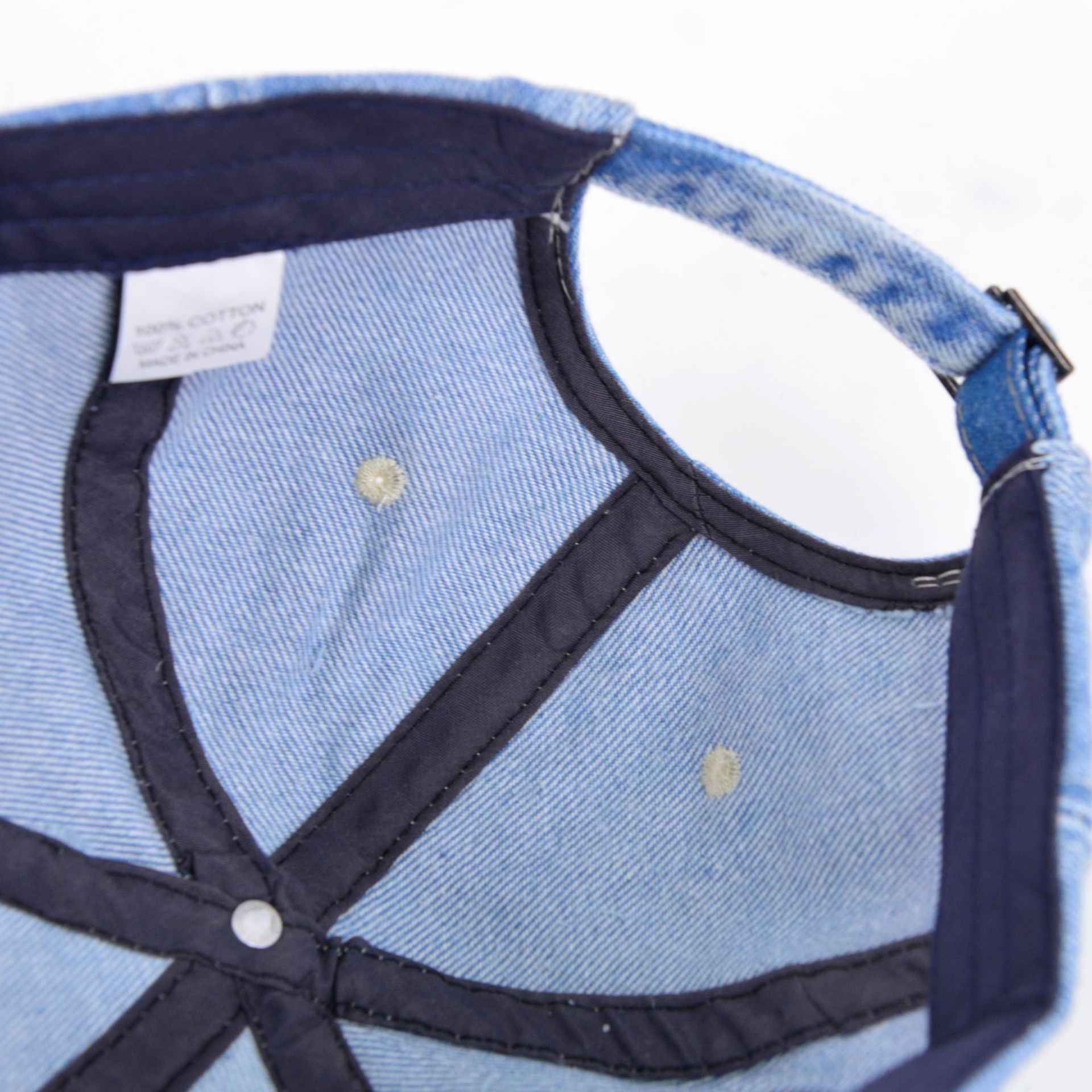 Wholesale of 2022 new style denim perforated baseball caps, sunshade and sun protection soft top curved brim baseball caps Item Picture