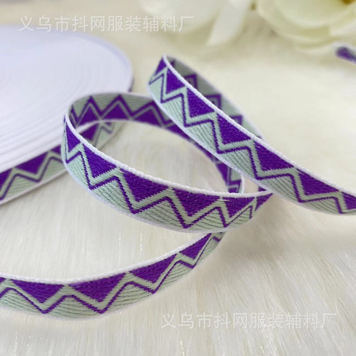 Wavy striped diamond-shaped multi-style ethnic jacquard embroidery webbing, performance costume accessories, gift box packaging tape Application Scenario