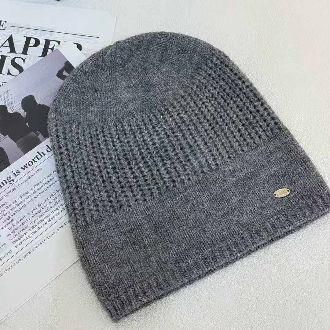 Solid-colored knitted hats for men in winter, large-head girdles, cold hats, Korean-style, versatile and warm woolen hats for women, making the face look smaller Specification image