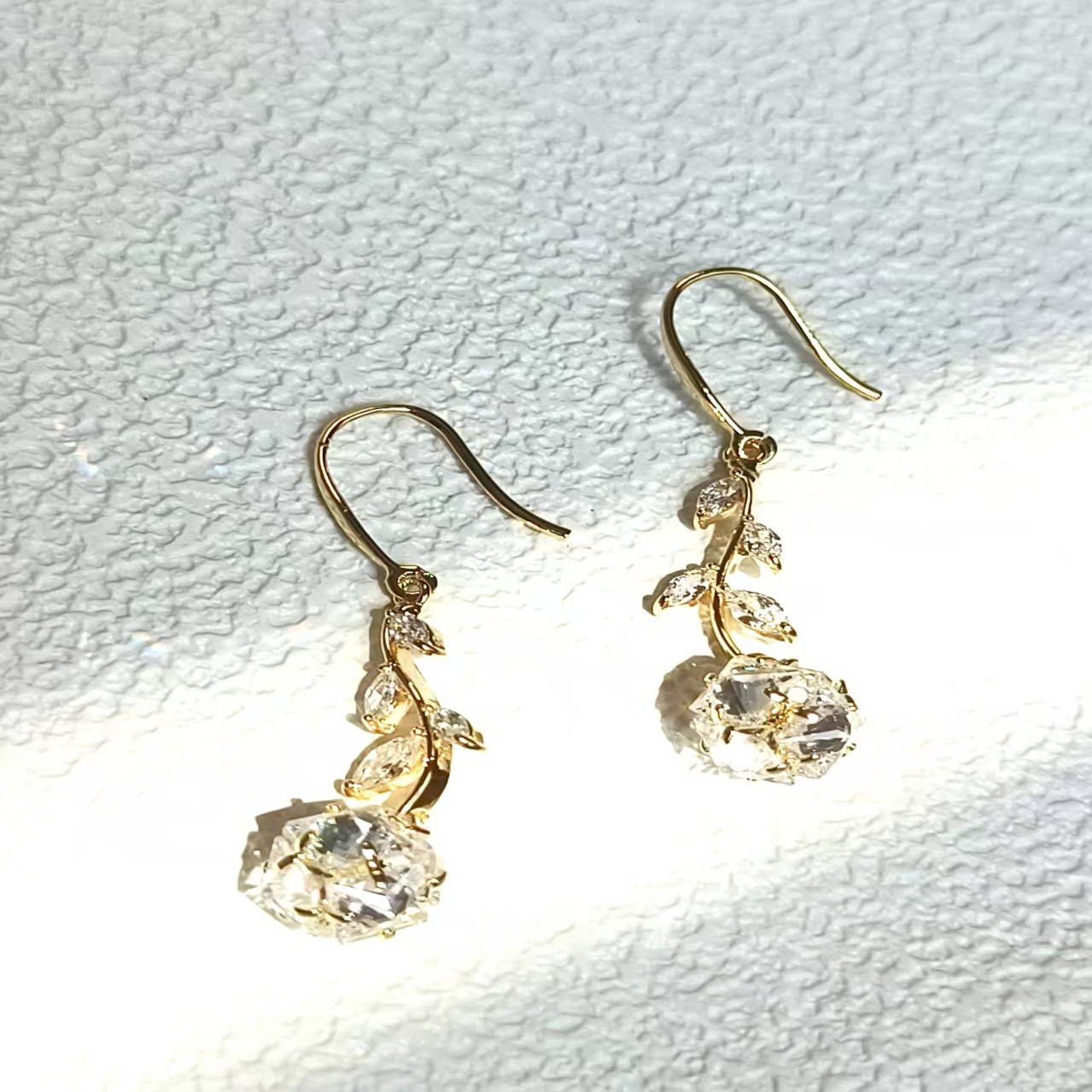Long and elegant, light luxury zircon flower earrings, fashionable and versatile, round face slimming, tassel earrings for women, fashionable Application Scenario