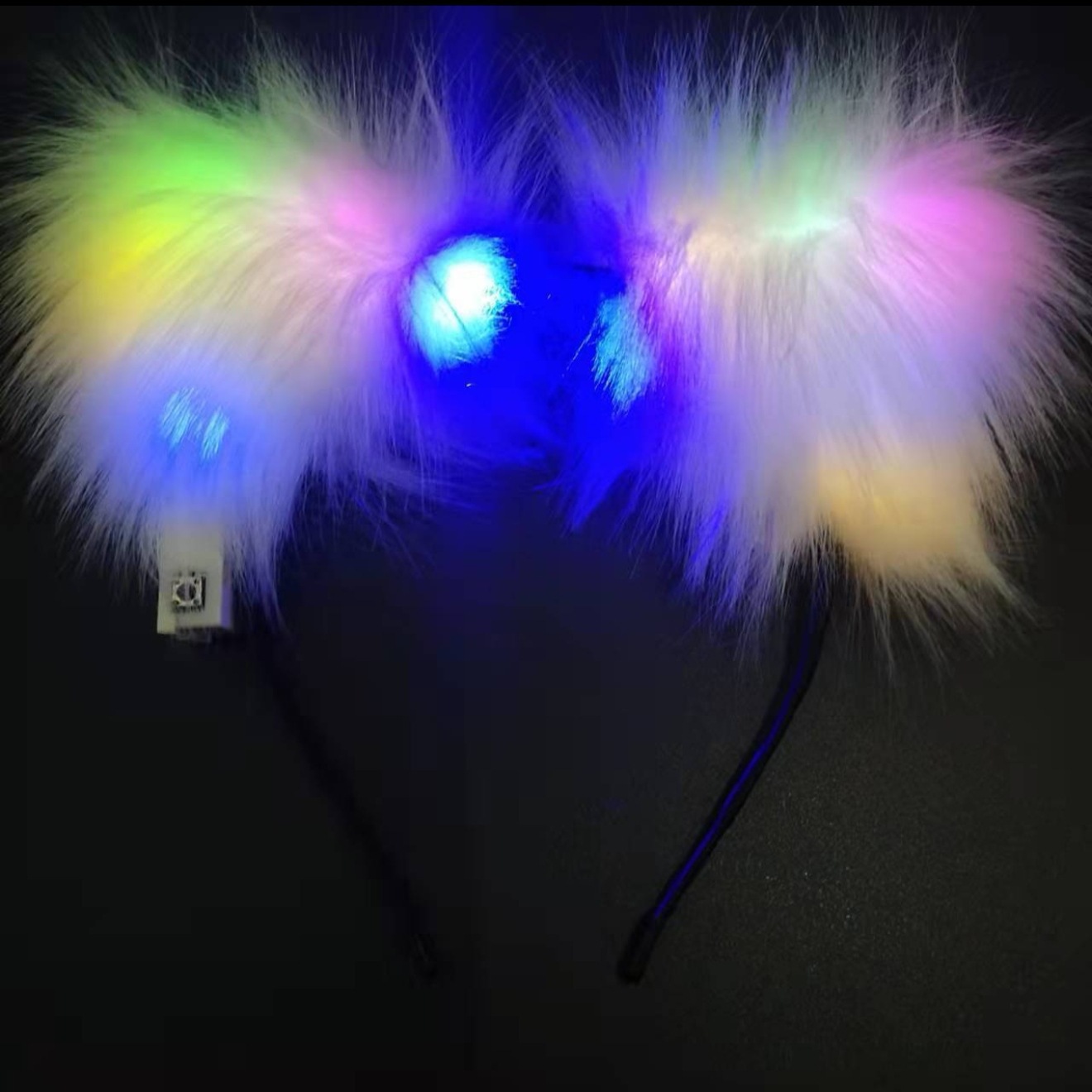 The new fox glowing cat ear hair band, a cute Korean plush headband, is a popular hair accessory for live streaming, photo taking and performance