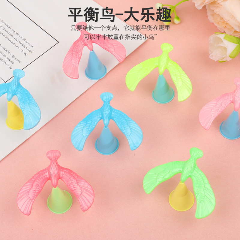 小号迷你平衡鸟典重力平衡鹰小鸟扭蛋玩具礼品批发儿童玩具小礼品产品图