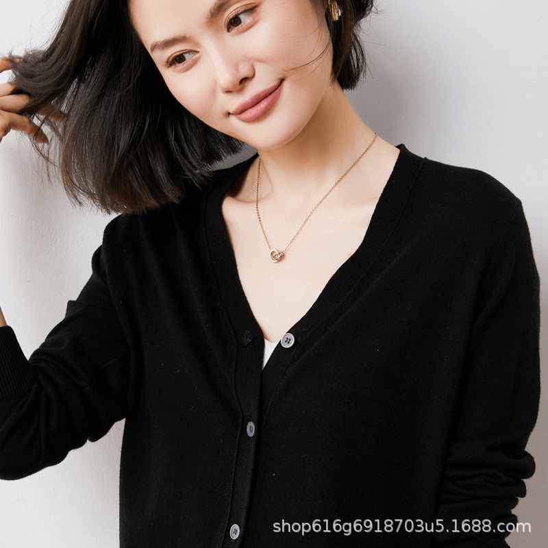 Merino fine-spun wool cardigan for women, paired with a thin sweater for a slimming and form-fitting spring and summer air-conditioned jacket details Picture