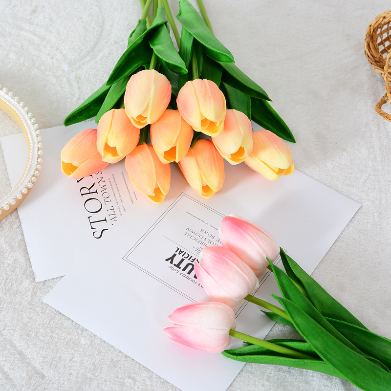 Tulip artificial flowers, cross-border wedding, home, hotel decoration, soft furnishings, mini pu hand feel artificial flowers, artificial plants Application Scenario
