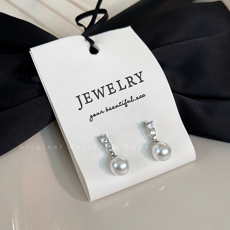 Rich girl's niche high-end design sense, Shi family pearl stud earrings, elegant and high-end silver needle earrings and earrings for women Application Scenario