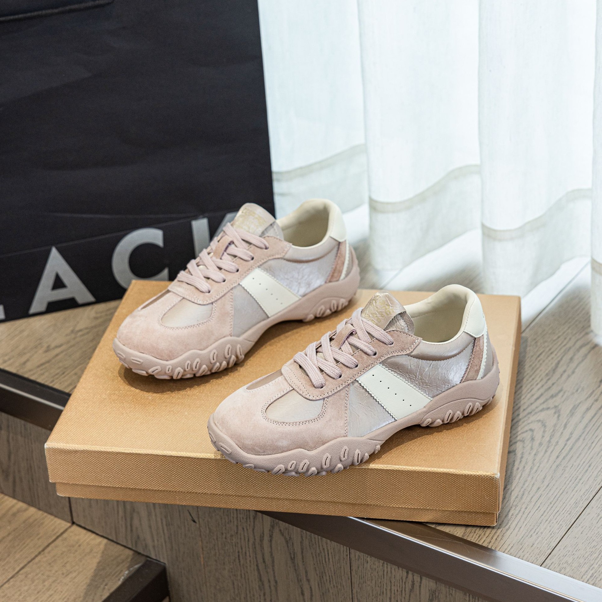 小个子增高7厘米真皮防滑百搭德训鞋新款鞋子女软底女鞋56002