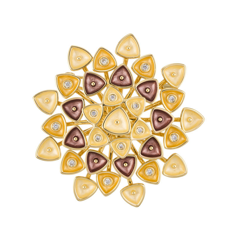 Retro two-color triangular flower cluster brooch with a light luxury and high-end feel, enamel oil drip three-dimensional splice personalized brooch for women Item Picture
