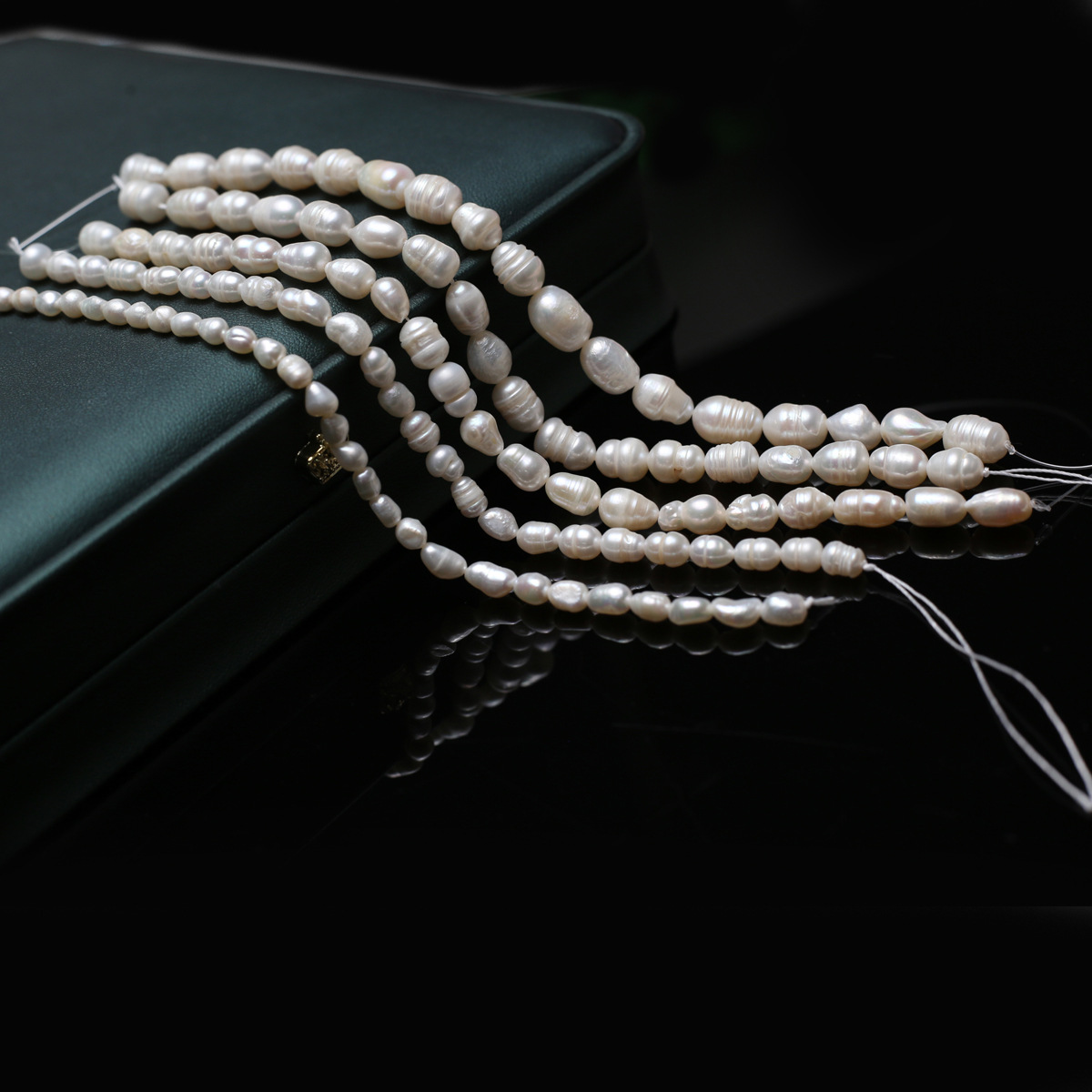 Bulk wholesale of natural freshwater rice-shaped pearl loose beads with tassel necklaces and headwear, DIY beaded hairpins materials