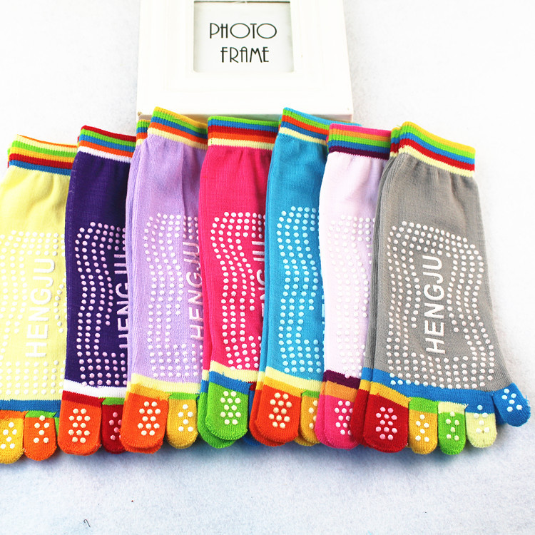 Wholesale of new spring and autumn fashionable, sporty and casual women's yoga socks with color-blocking health care and deodorizing five-toe socks