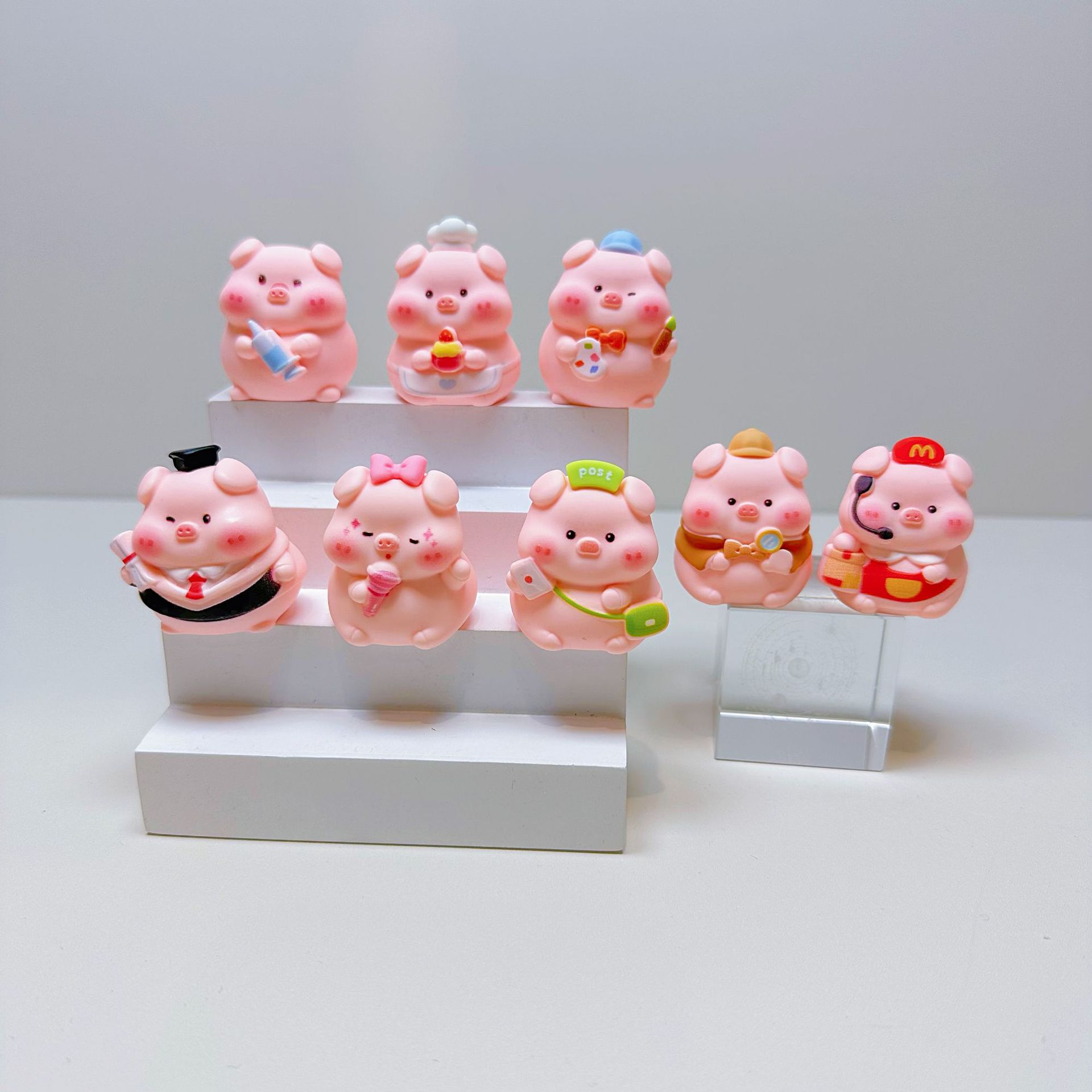 卡通工作小猪 diy饰品树脂配件车摆件钥匙扣潮玩批发创意萌粒盲袋