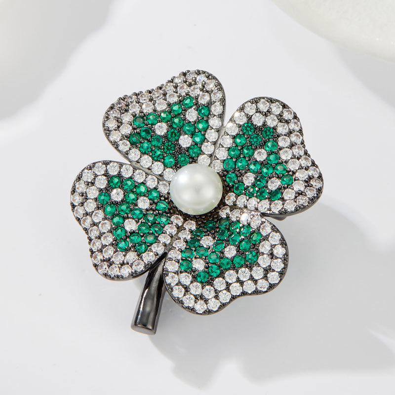 小众轻奢幸运四叶草胸针铜合金微镶锆石淡水珍珠日常百搭衣饰别针