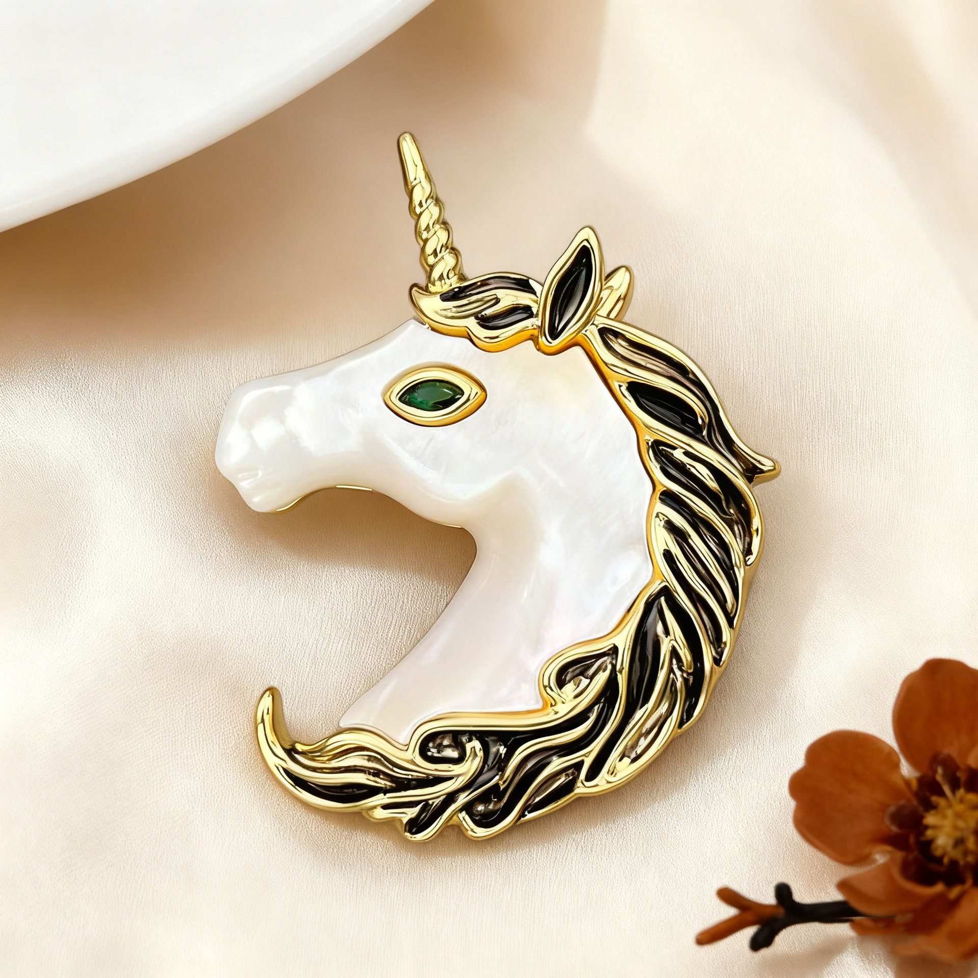 Original design natural mother-of-pearl unicorn brooch, an excellent choice for New Year gifts. Exquisite and high-end brooch, a best-selling clothing accessory Application Scenario