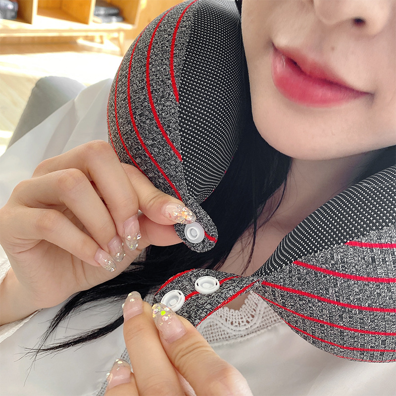 Travel rest airplane pillow, office nap neck protection pillow, striped magnetic fabric U-shaped prone pillow, can be stored Application Scenario