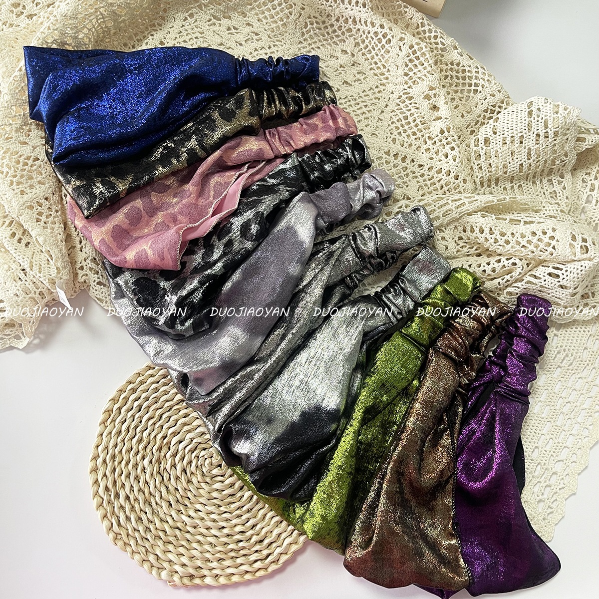 The new laser fabric hair band is a popular choice for street girls. It's a versatile elastic headband accessory with wide edges and a simple laser hair tie for girls Application Scenario