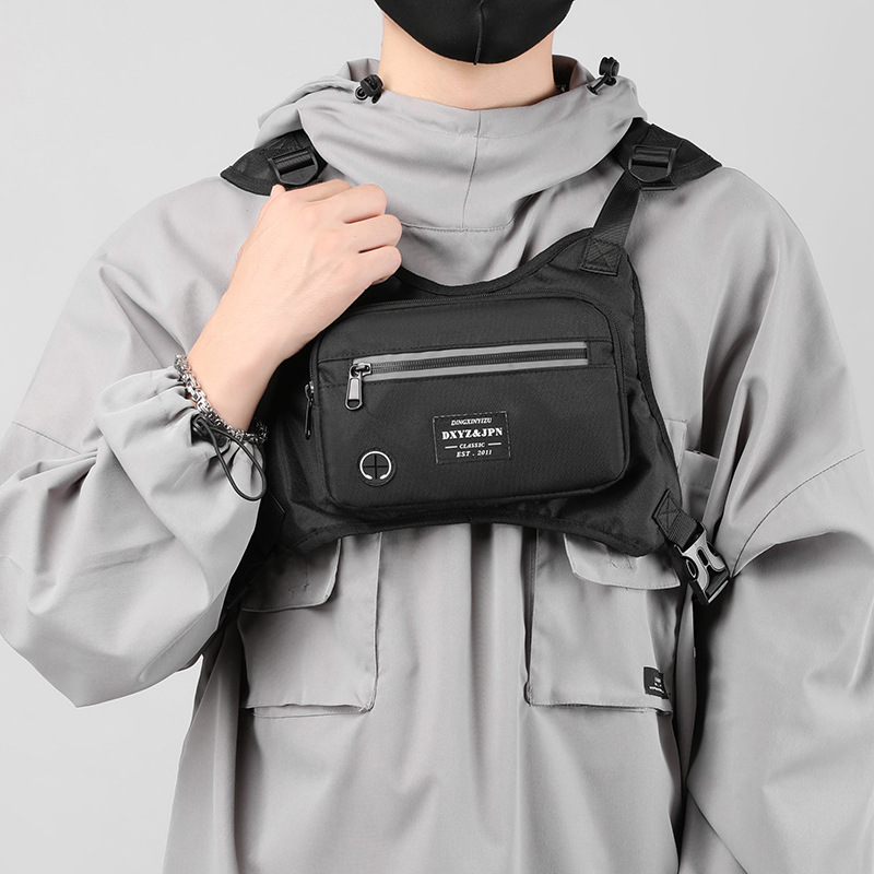 战术马甲包轻便机能风工装背心包韩版时尚休闲包多功能外穿胸包