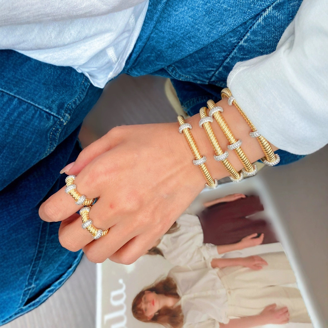 Korean geometric and simple hexagonal nut bracelet with slightly inlaid zircon, a versatile and fresh women's wristband, is selling well in wholesale full figure