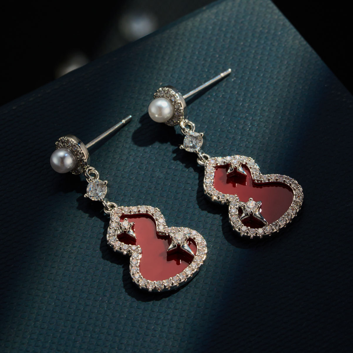 Nueva calabaza roja China colgante de orejón estrella aleación de cobre micro zirconita placa s925 plata pin earpieces premium senses earpieces Application Scenario