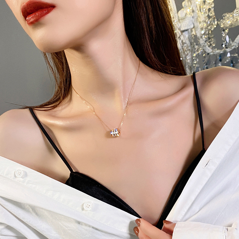 The new titanium steel necklace is a popular female Internet celebrity. It doesn't fade. The collarbone chain is niche and small. The waist chain is simple, individual and elegant. It's a trendy accessory details Picture