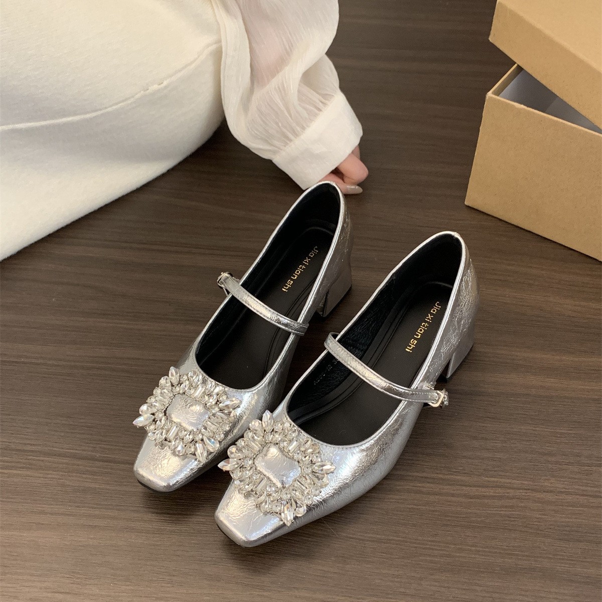 Mary Jane High Heels for Spring and Autumn, French chunk-heeled single shoes, women's rhinestone silver evening style commuting new style 2025 Application Scenario