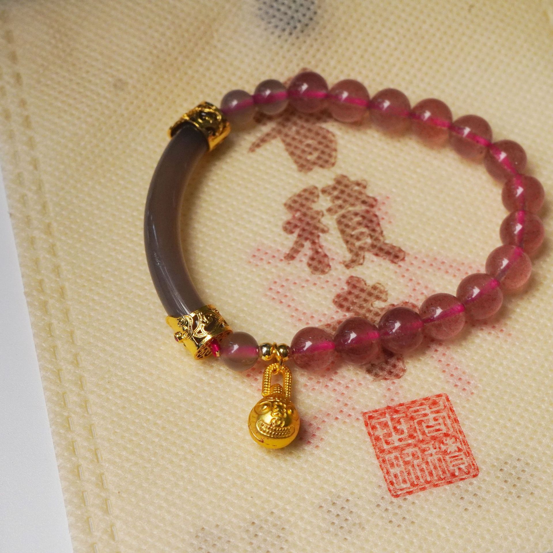 New Chinese-style smoke purple gold-swallowing beast spliced bracelet, beaded half bracelet, agate chalcedony bracelet, women's high-end accessory Application Scenario